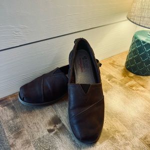 Women’s size 7 leather memory foam Bobs